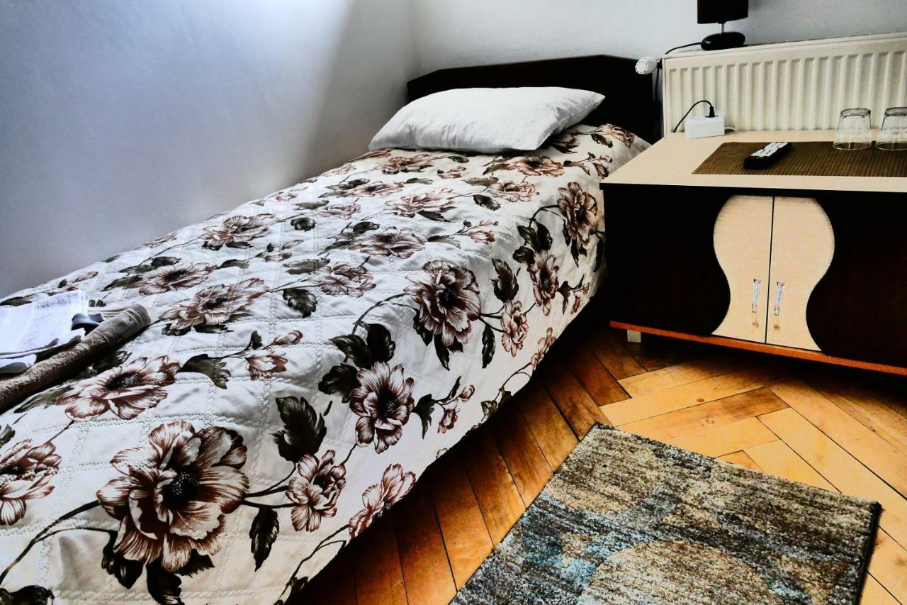 Pensiunea Roua Florilor Hotell Anina Eksteriør bilde