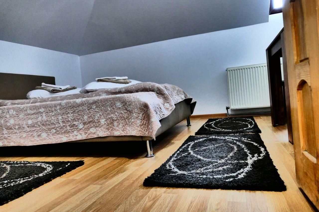 Pensiunea Roua Florilor Hotell Anina Eksteriør bilde