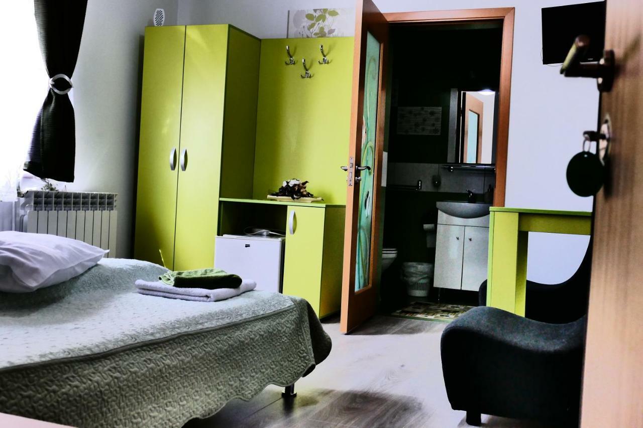 Pensiunea Roua Florilor Hotell Anina Eksteriør bilde
